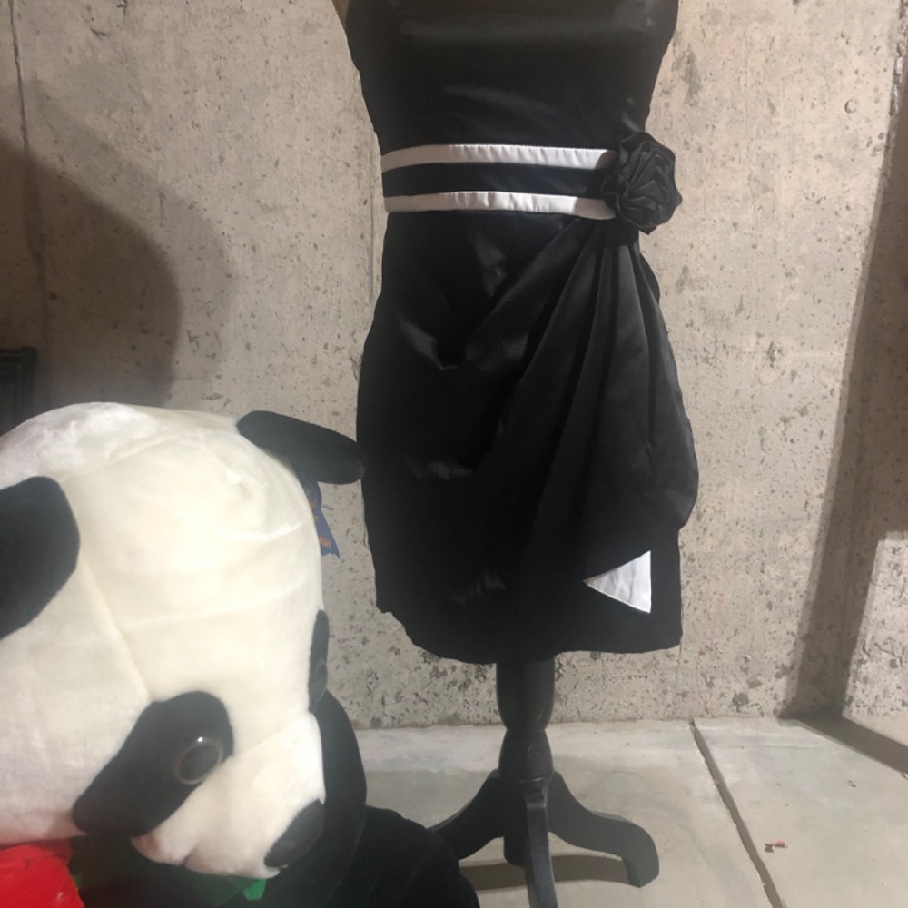 Silky dress classic black and white size small by brand Xxi - Picture 6 of 7